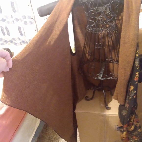 "Cupio", ladies size large vest. Very nice and very stylish. - Picture 3 of 4